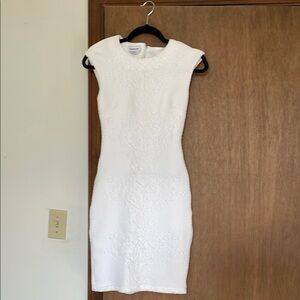 Elegant White Sleeveless Dress